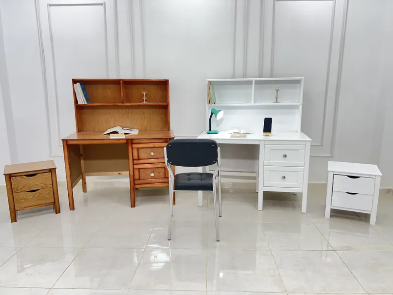 مكتب خشبي